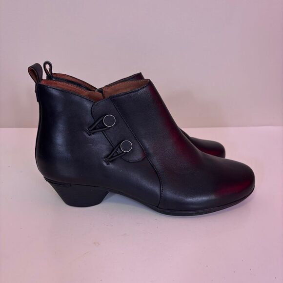 Cobb Hill Black Leather Ankle Low Heeled Booties Women's 7.5 Wide - Picture 1 of 9